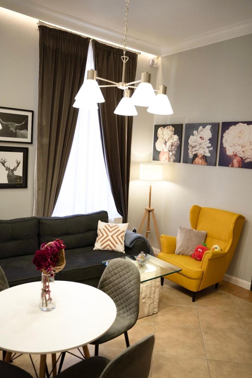 Central Suite Craiova דירה *
