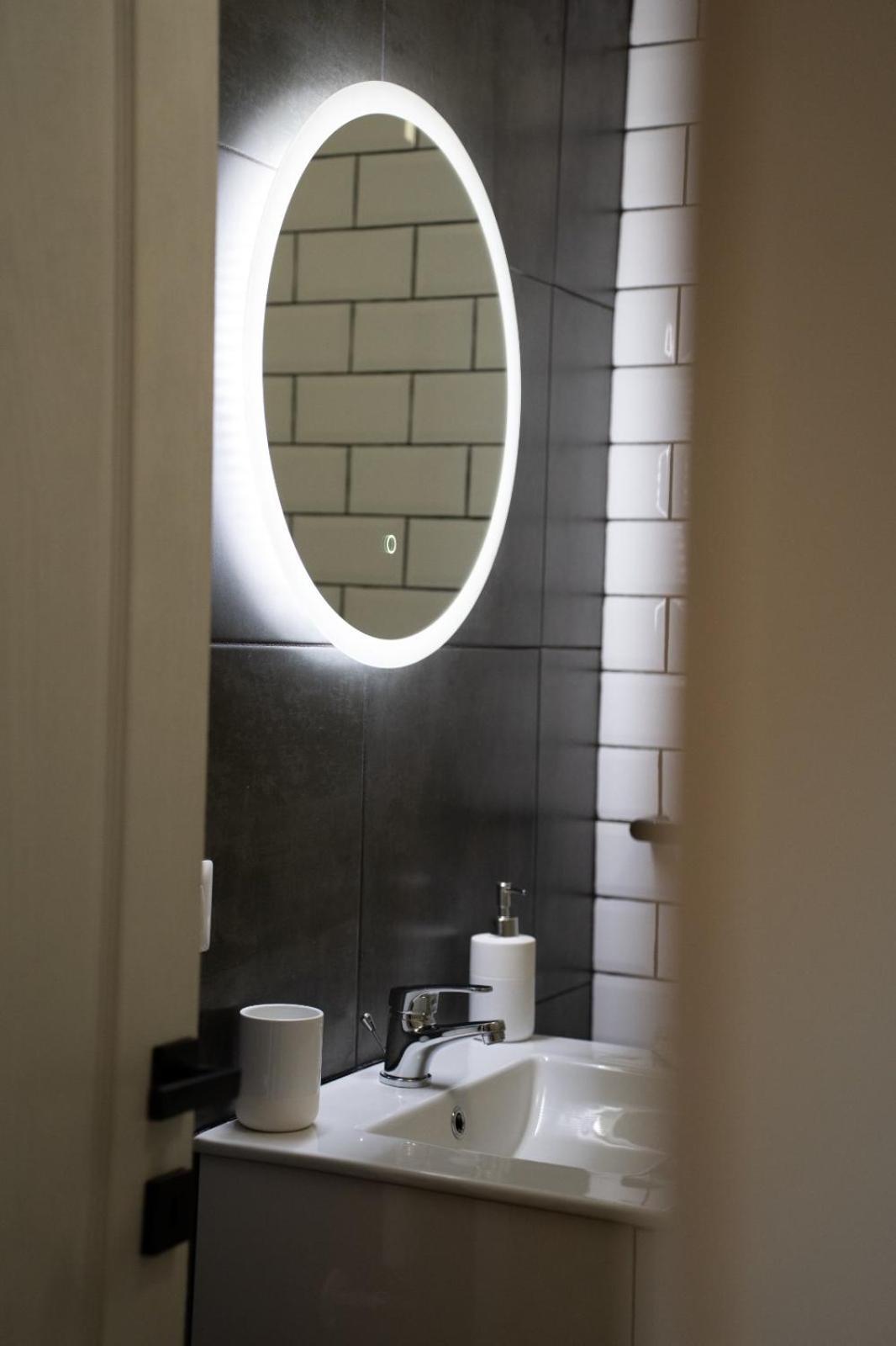Central Suite Craiova Apartment *